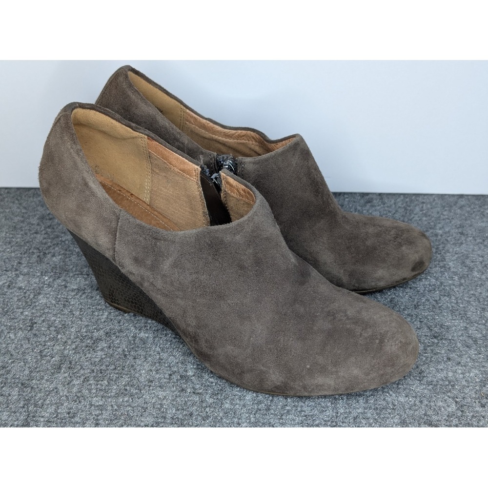 Clarks Artisan Taupe Suede Wedge Ankle Booties Womens Sz. 7.5M Snake Skin